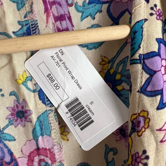 Fashion Fuse Cream Floral Bird Print Short Sleeve Wrap Midi Dress Size Small - Picture 8 of 12